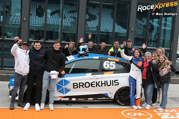 Esmee Kosterman racet op haar verjaardag naar podium In Ford Fiesta Cup op Circuit Zandvoort
