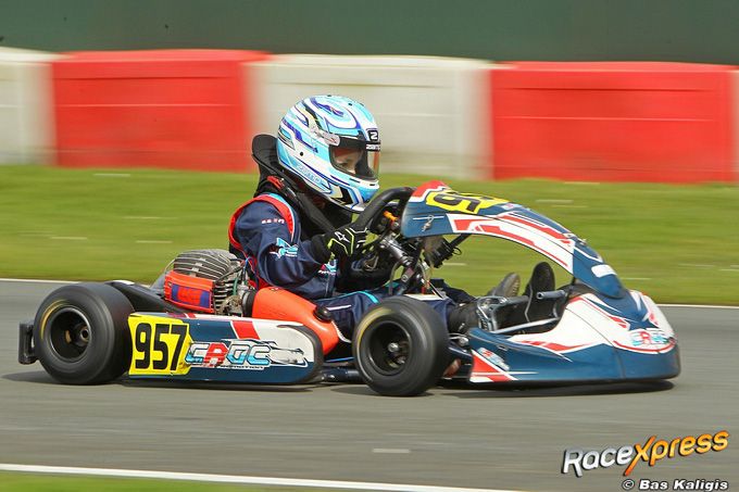 Jay Vermeulden racet met meer dan 100 km per uur naar podium