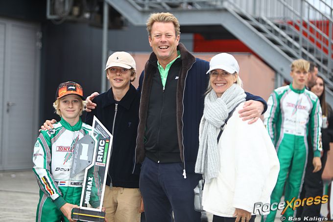 Mik Klinkers met ouders en broer