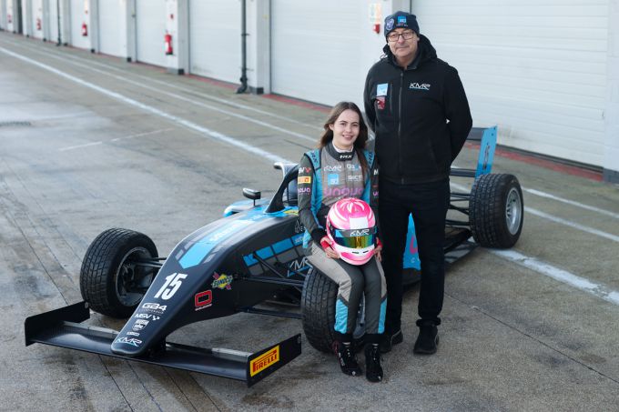 Lily-May Watkins bevestigt terugkeer naar GB4 met KMR Sport