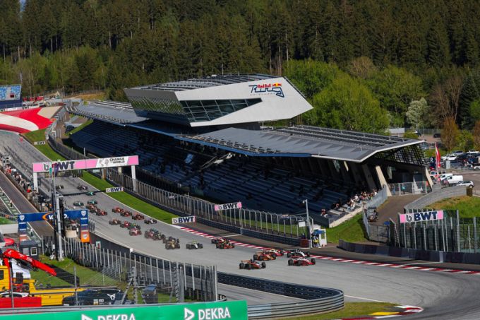 Nakamura-Berta behield bij de start de leiding, gevolgd door Francot, die op zijn beurt moest verdedigen tegen Alex Ninovic