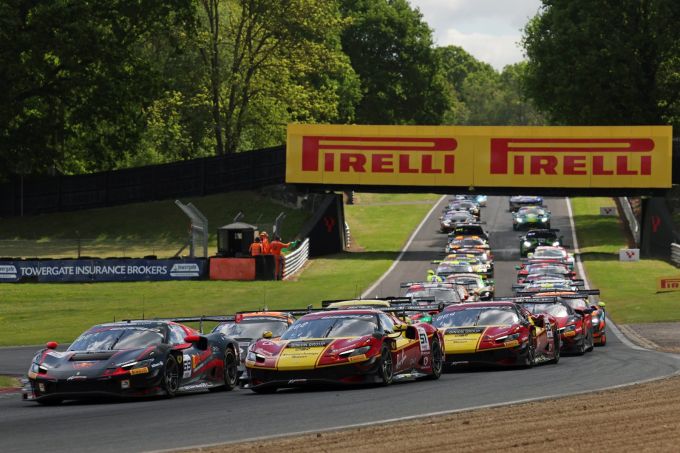 GT World Challenge powered by AWS Brands Hatch start race 2025